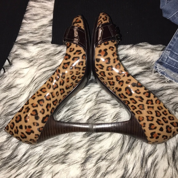 NWOT Sofft Patent Leather Leopard Pumps - Picture 4 of 5